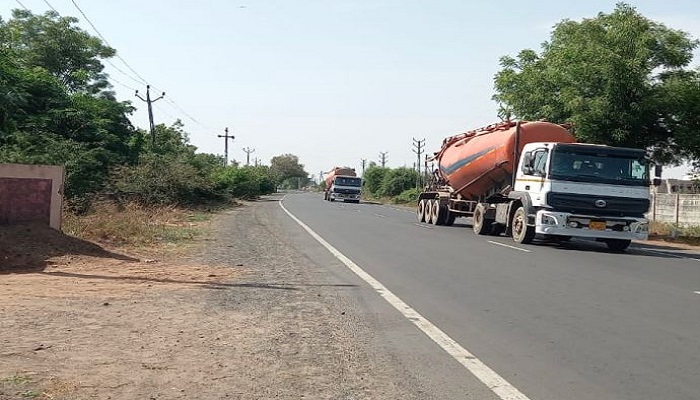 દહેગામ-ગાંધીનગર હાઈવે પર સતત ટ્રાફિકના ભારણથી અકસ્માતોના બનાવોમાં વધારો