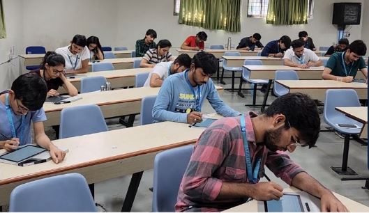 ગુજરાતની ચરોતર યુનિવર્સિટીની અનોખી પહેલ, પરીક્ષામાં પેપરલેસ સિસ્ટમનો પ્રારંભ