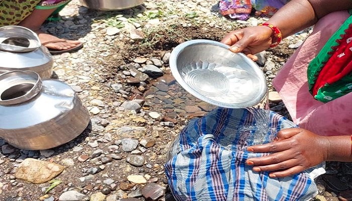 નર્મદા જિલ્લાના 461 ગામડાંમાં નલ સે જલ યોજના નિષ્ફળ, વિરડાથી પાણી ભરવા મહિલાઓ મજબૂર