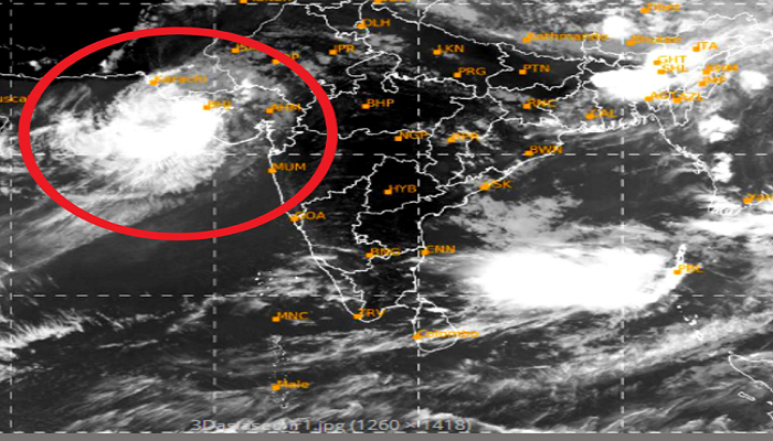 સૌરાષ્ટ્રના સાગરકાંઠે ‘બિપરજોય’ ટકરાયું: વાવાઝોડા પહેલા જ ભારે પવન ફૂંકાયો, થોડીવારમાં લેન્ડફોલ થશે