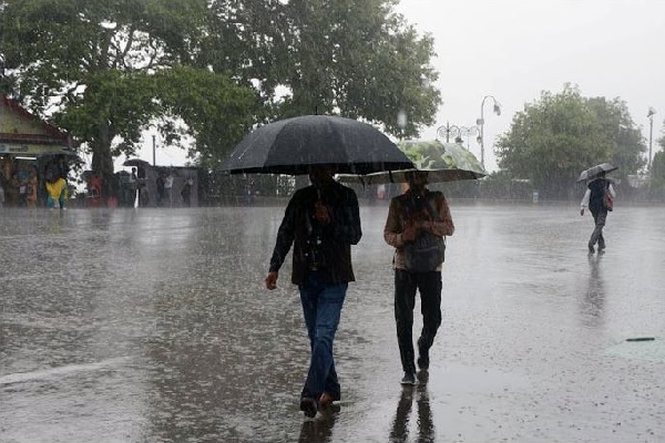 સૌરાષ્ટ્ર-દક્ષિણ ગુજરાતમાં વરસાદી માહોલઃ ઉમરગામમાં 12 અને વાપીમાં 10.5 ઈંચ વરસાદ
