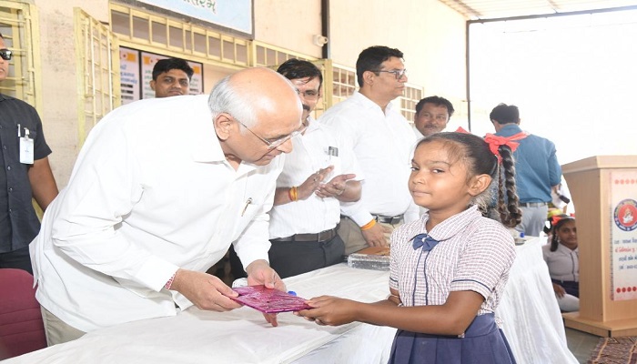 ગુજરાતમાં બે દિવસીય શાળા પ્રવેશોત્સવનો રંગેચેગે પ્રારંભ, અંદાજે 12,70 લાખ બાળકોનું નામાંકન કરાશે