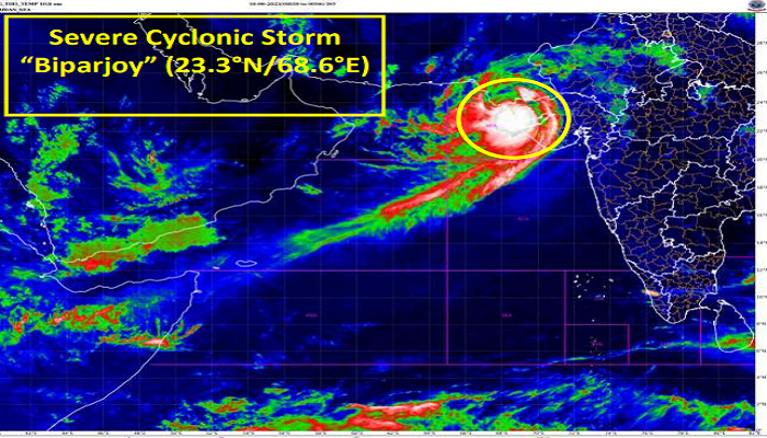 બિપરજોયની આંખ પાકિસ્તાનમાં પ્રવેશી, સૌરાષ્ટ્ર-કચ્છમાં વીજળીના હજારો થાંભલાં, અને વૃક્ષો ધરાશાયી