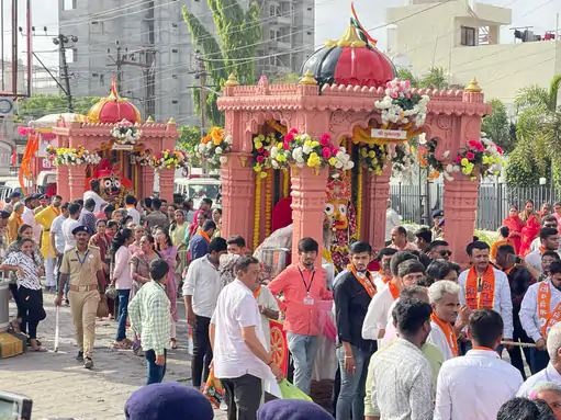 રાજકોટ જગન્નાથજીની વિશાળ શોભાયાત્ર નીકળી, ભગવાનના દર્શન કરવા ઉમટ્યાં શ્રદ્ધાળુઓ