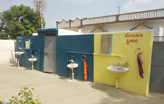 સ્કૂલોમાં ડ્રોપઆઉટ રેશિયો ઘટાડવા 20 વર્ષમાં 81358 શૌચાલયોનું નિર્માણ કરાયું
