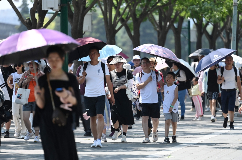ચીનમાં આકરી ગરમીએ તોડ્યા અનેક રેકોર્ડ,પારો 50ને પાર