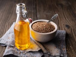 10_54_321899457flax-seed-flaxseed-oil-732×549-thumbnail-732×549