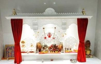 મંદિરમાં પડદો શા માટે લગાવવામાં આવે છે ? જાણો રાત્રે ભગવાનની મૂર્તિઓને ઢાંકીને રાખવા પાછળનું કારણ