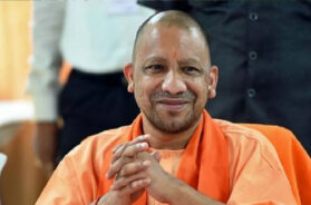 07_56_453547818cm-yogi-1