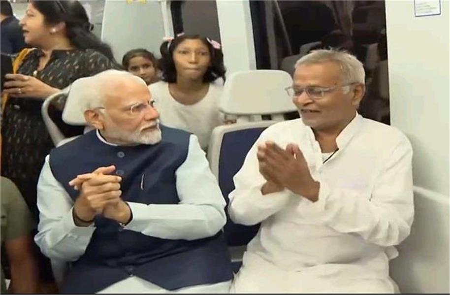 PM મોદીએ દિલ્હી એરપોર્ટ મેટ્રો એક્સપ્રેસનું ઉદ્ઘાટન કર્યું, મુસાફરો સાથે લીધી સેલ્ફી