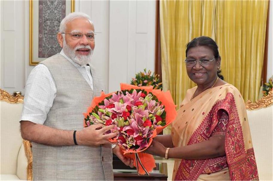 PM મોદી રાષ્ટ્રપતિને મળ્યા,દ્રૌપદી મુર્મુએ ચંદ્રયાન 3 ની સફળતા બદલ અભિનંદન પાઠવ્યા