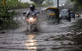 દિલ્હી અને યુપી સહિતના દેશના અનેક રાજ્યોમાં ભારે વરસાદ , રાજઘાનીમાં વરસાદને લઈને હવાની ગુણવત્તા સુઘરી