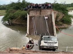 vastadi-chuda, bhagavo bridge colleps