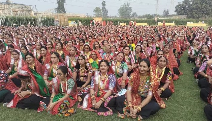 સુરતમાં આહિર સમાજની મહિલાઓનો રાસોત્સવ યોજાયો, હવે દ્વારકામાં 24 ડિસેમ્બરે મહારાસોત્સવ