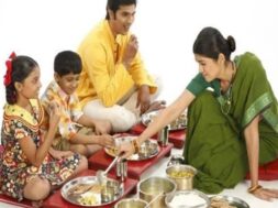 Tamaru-Lakho-Rupiya-Nu-Dining-Table_03