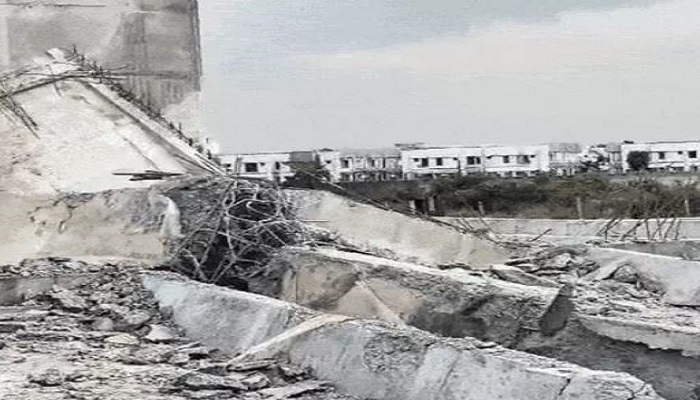 પાલનપુરમાં નિર્માણાધિન ફ્લાઈઓવર બ્રિજનો સ્લેબ તૂટી પડતા રિક્ષા – ટ્રેકટર દબાયા, બેનાં મોત