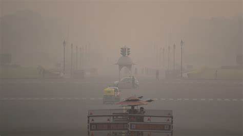 રાજધાની દિલ્હીના લોકોનું શ્વાસ લેવું બન્યુ મુશ્કેલ , વાતાવરણ માં ધૂમાડાના ગોટેગોટા છવાયા ,AQI 400ને પાર