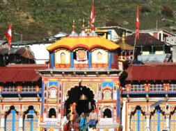 badrinath-temple-1-733×411