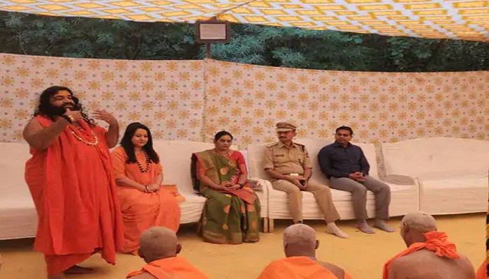 સનાતન ધર્મની રક્ષા માટે તબીબ મહિલા સહિત 32 સંસારીઓએ જુનાગઢમાં લીધી દીક્ષા