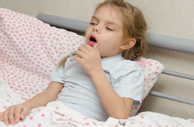 બાળકોમાં આ કારણોસર જમા થાય છે Cough,માતાપિતાએ જાણવા જોઈએ લક્ષણો