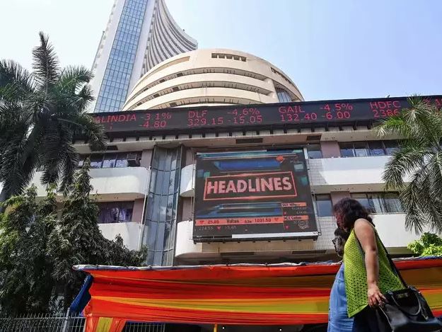 ભારતીય શેર બજાર સતત બીજા દિવસે પણ લાલ નિશાન સાથે ખુલ્યું, BSEમાં 700 પોઈન્ટનો ઘટાડો