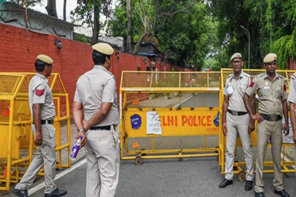 દિલ્હીના VVIP વસંત કુંજ વિસ્તારમાં પોલીસનું એન્કાઉન્ટર, લોરેન્સ ગેંગના બે શૂટરો ઝડપાયાં