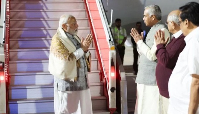 PM નરેન્દ્ર મોદી ગુજરાતની મુલાકાતે આવી પહોંચતા એરપોર્ટ પર રાજ્યપાલ, મુખ્યમંત્રીએ કર્યું સ્વાગત