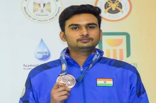 એશિયન ઓલિમ્પિક ક્વોલિફાયર રાઈફલ અને પિસ્તોલ શૂટિંગ સ્પર્ધામાં ભારતીય શૂટરોએ ગોલ્ડ મેડલ જીત્યો