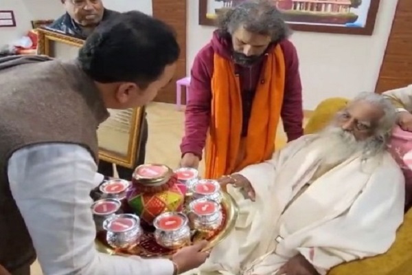 પ્રભાસ તીર્થના 8 પવિત્ર સ્થળોના પાણીના કળશ અને 3.5 કરોડ રામ નામ જપના સોનાના પત્રો અને સોમગંગા અયોધ્યા પહોંચ્યા