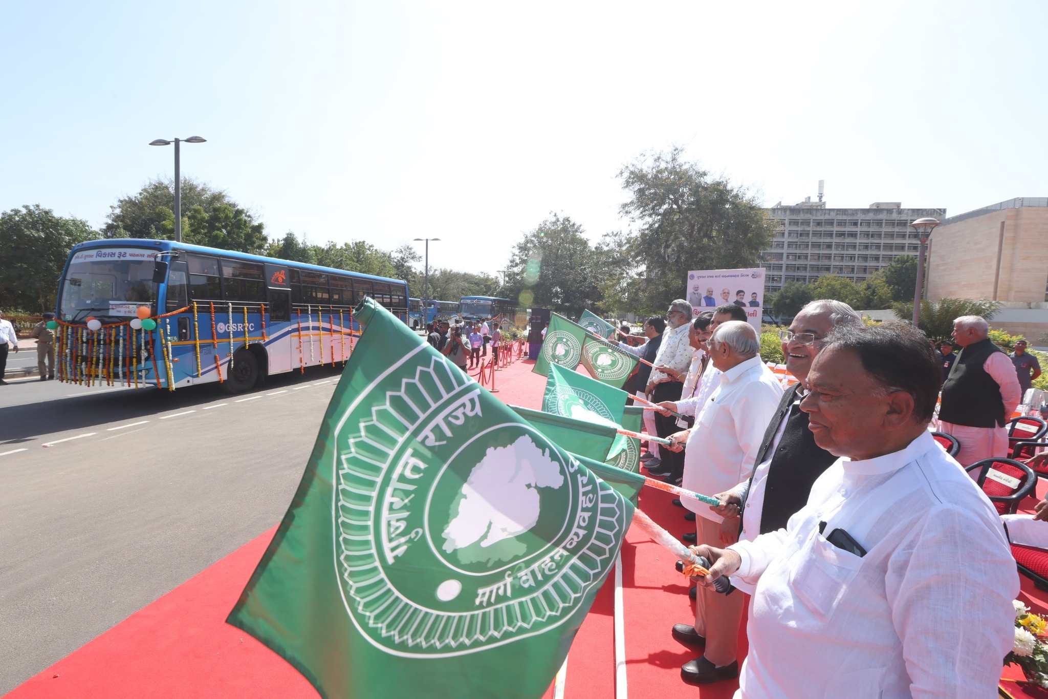 ગાંધીનગરઃ નવી 70 એસ.ટી.બસ માર્ગો ઉપર દોડતી થઈ, સચિવાલય આવતા લોકોને મળશે રાહત