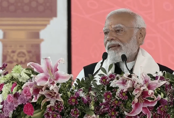 PM મોદીનો મહેસાણામાં ભવ્ય રોડ-શો યોજાયો, વાલીનાથ ધામ મંદિર પ્રાણ પ્રતિષ્ઠા સમારોહમાં રહ્યાં હાજર