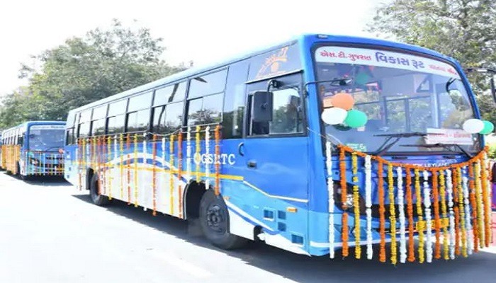ગાંધીનગર સચિવાલયથી અમદાવાદ પોઈન્ટ સેવાની નવી 70 ST બસોનું CMએ કર્યું લોકાર્પણ
