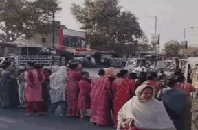 Rajkot, colleps road, virodh