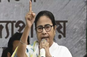 mamata benerjee+2