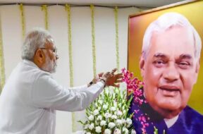 modi+atalji