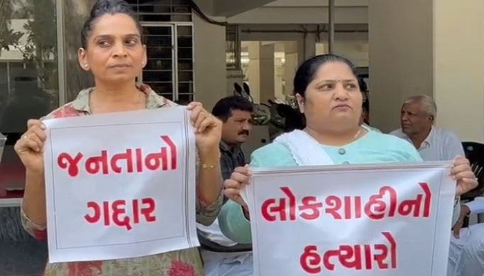 સુરતમાં કોંગ્રેસના કાર્યકરોએ નિલેશ કુંભાણીના ઘરે કર્યો હોબાળો, કૂંભાણી ભાજપમાં જોડાવાની શક્યતા