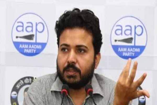 દિલ્હી દારૂ ગોટાળામાં મોટી કાર્યવાહી: AAP નેતા દુર્ગેશ પાઠક ઈડી ઓફિસ પહોંચ્યા, કેજરીવાલના પીએની પૂછપરછ