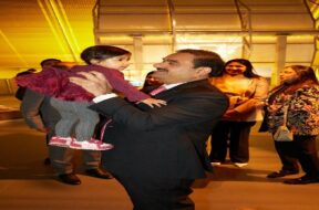 gautam adani with granddaughter