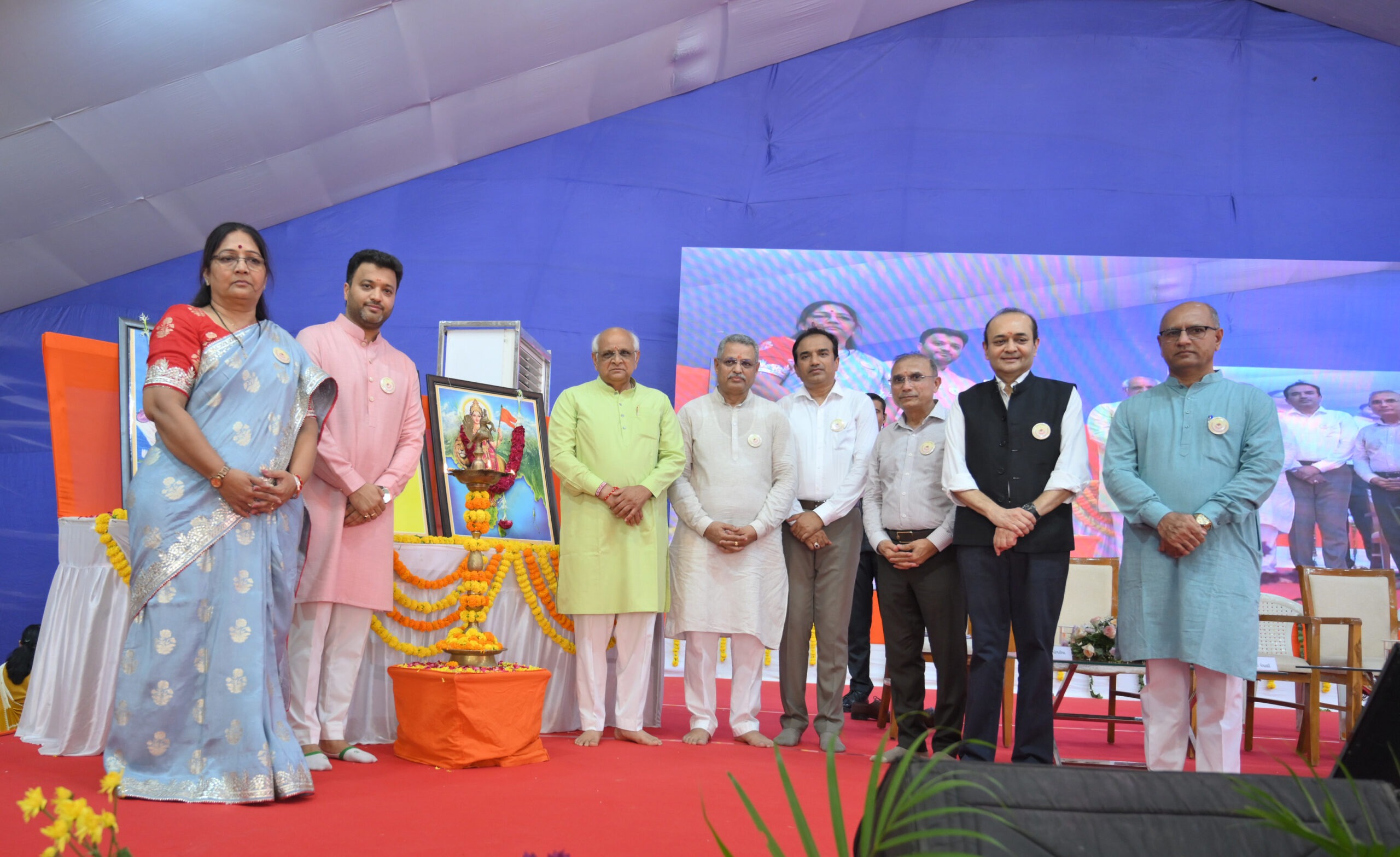 આજના વિશ્વની સમસ્યાઓના નિરાકરણ ભારતીય ચિંતન જીવન શૈલીમાં રહેલું છેઃ યશવંતભાઈ ચૌધરી