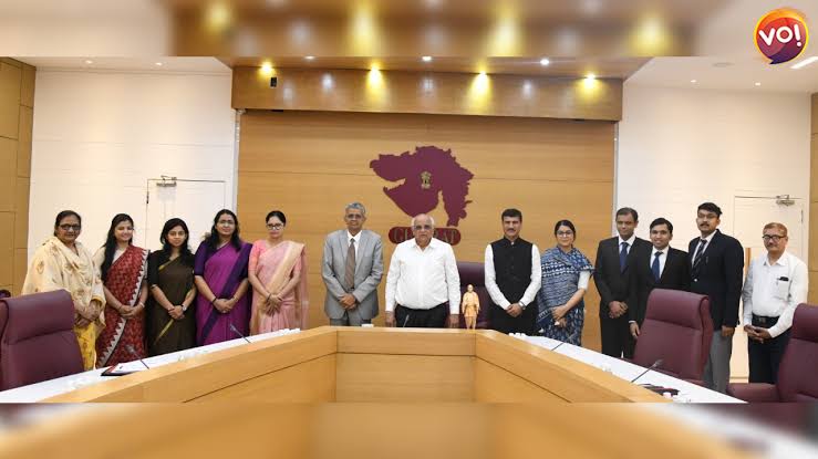 ગુજરાત કેડરમાં ફાળવાયેલા 8 પ્રોબેશનરી IAS સાથે CM ભૂપેન્દ્ર પટેલની સૌજન્ય મુલાકાત