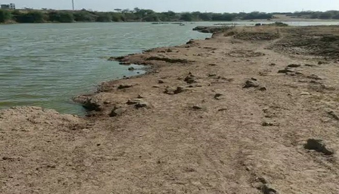મોરબીના વરસામેડી ગામે તળાવમાં નાહવા પડેલા બે બાળકો અને એક કિશોરનું ડૂબી જતાં મોત