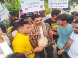 M S Uni, students protest