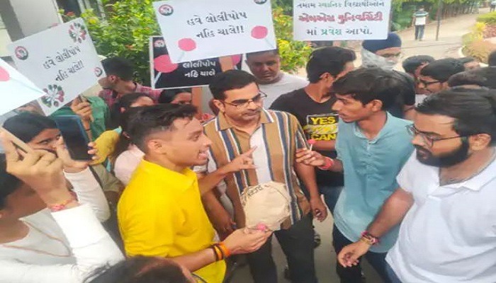 વડોદરાની MS યુનિવર્સિટીમાં પ્રવેશના પ્રશ્ને વિદ્યાર્થીઓની લડત, સ્થાનિક સ્ટુડન્ટસને અગ્રતા આપો
