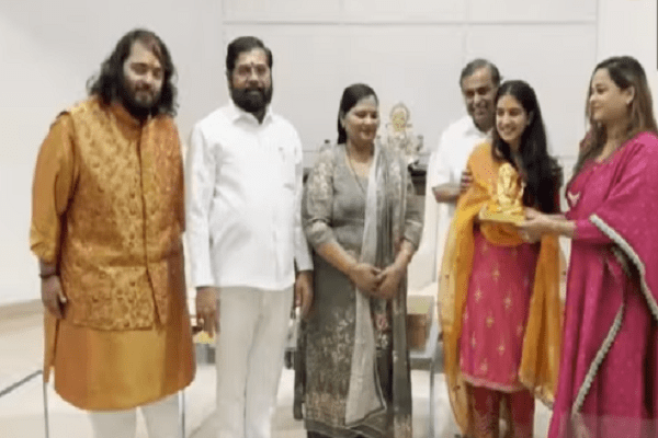CMને તેમના પુત્રના લગ્ન માટે આમંત્રણ આપવામાં આવ્યું, અનંત-રાધિકા પણ સાથે જોવા મળ્યા.