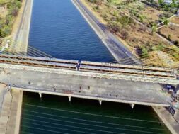 metro train bridge