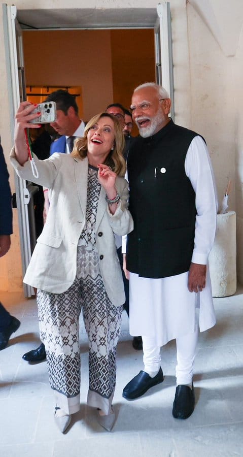 G-7 સમિટઃ જ્યોર્જિયા મેલોનીએ પીએમ મોદી સાથે સેલ્ફી લીધી