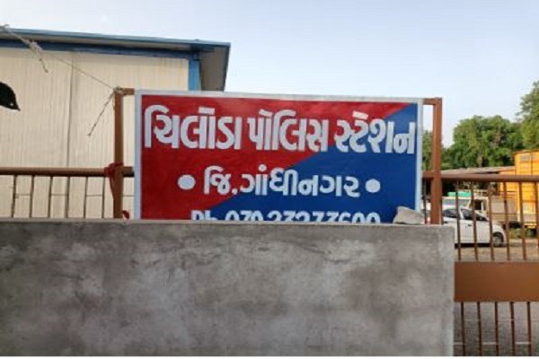 ગાંધીનગર નજીક માતાની નજર સામે જ સગીર પૂત્રનું અપહરણ કરતા ખંડણીખોરો