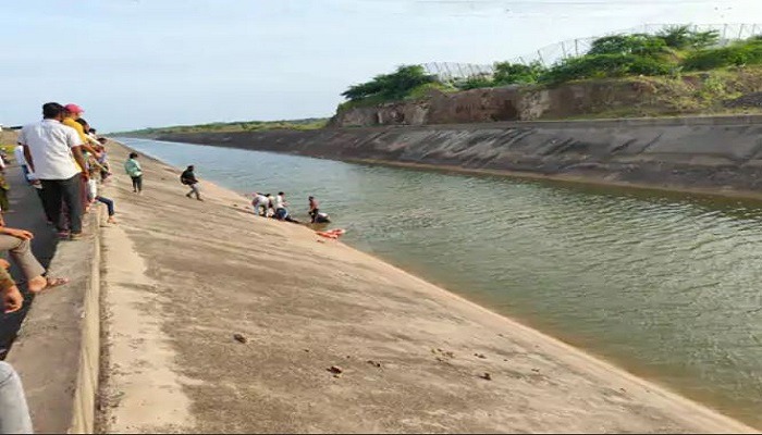 વડોદરા નજીક મહીસાગર અને નર્મદા કેનાલમાં નહાવા પડેલા ત્રણ યુવાનો ડૂબ્યા