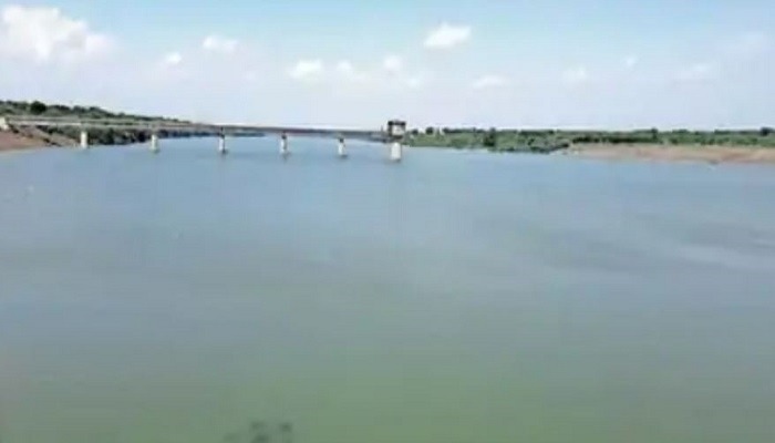 ગાંધીનગરમાં સંત સરોવરના ત્રણ દરવાજા ખોલાયા, સાબરમતી નદીમાં 1097 ક્યુસેક પાણી છોડાયું