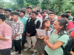 M S UNI, Students